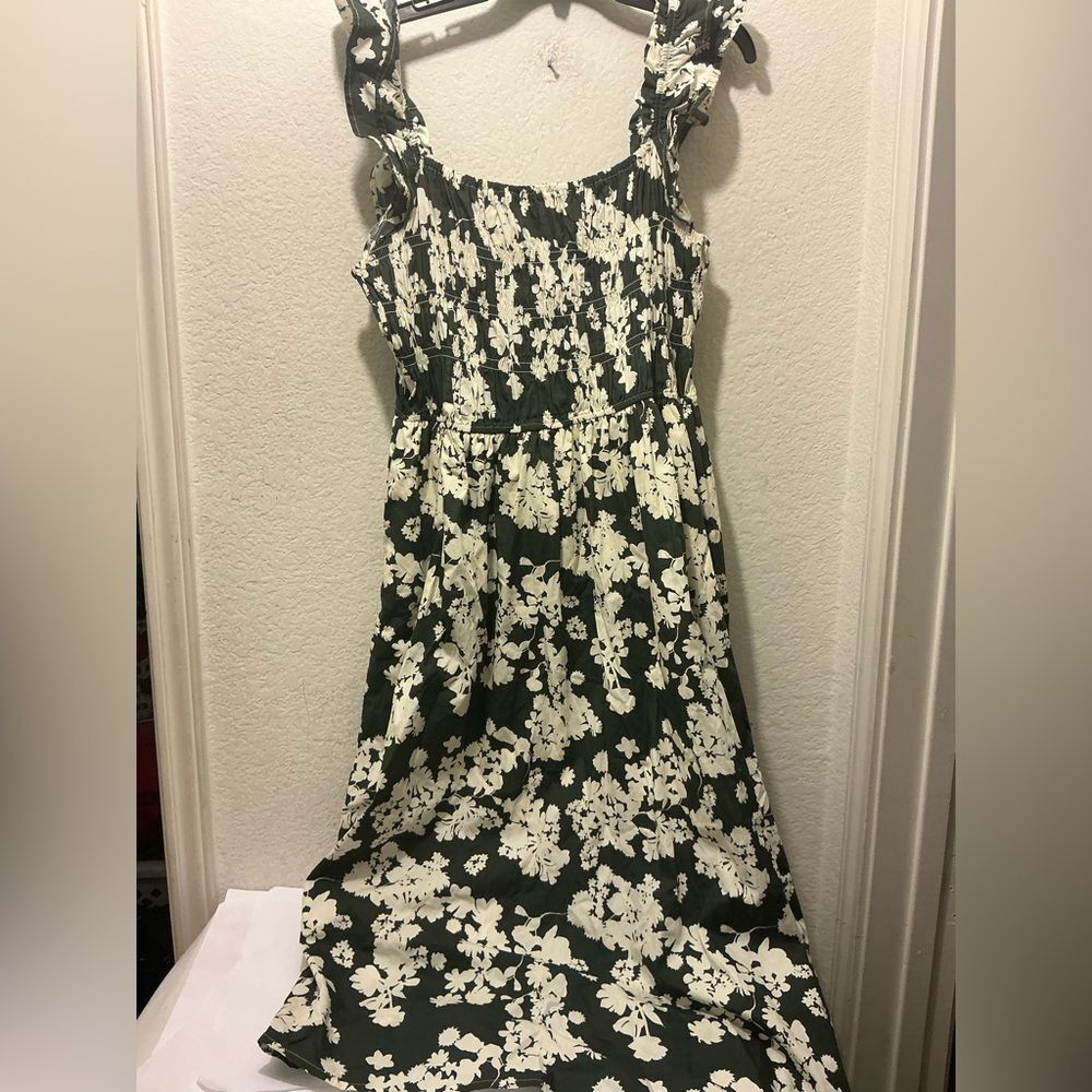 Francesca’s Marcia Floral Ruffle Strap Midi Dress Size L - Picture 4 of 10